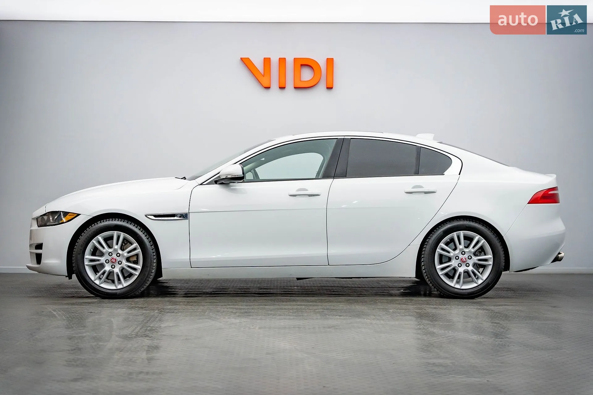 2016 Jaguar XE - мініатюра 3