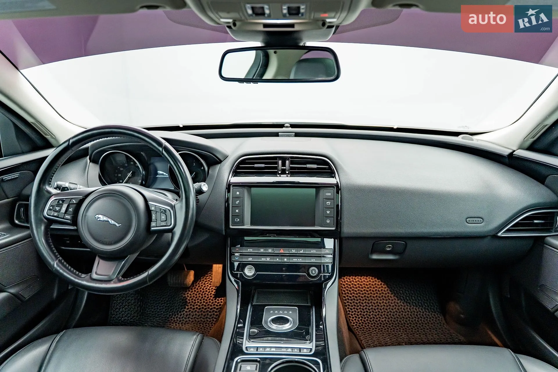 2016 Jaguar XE - мініатюра 11