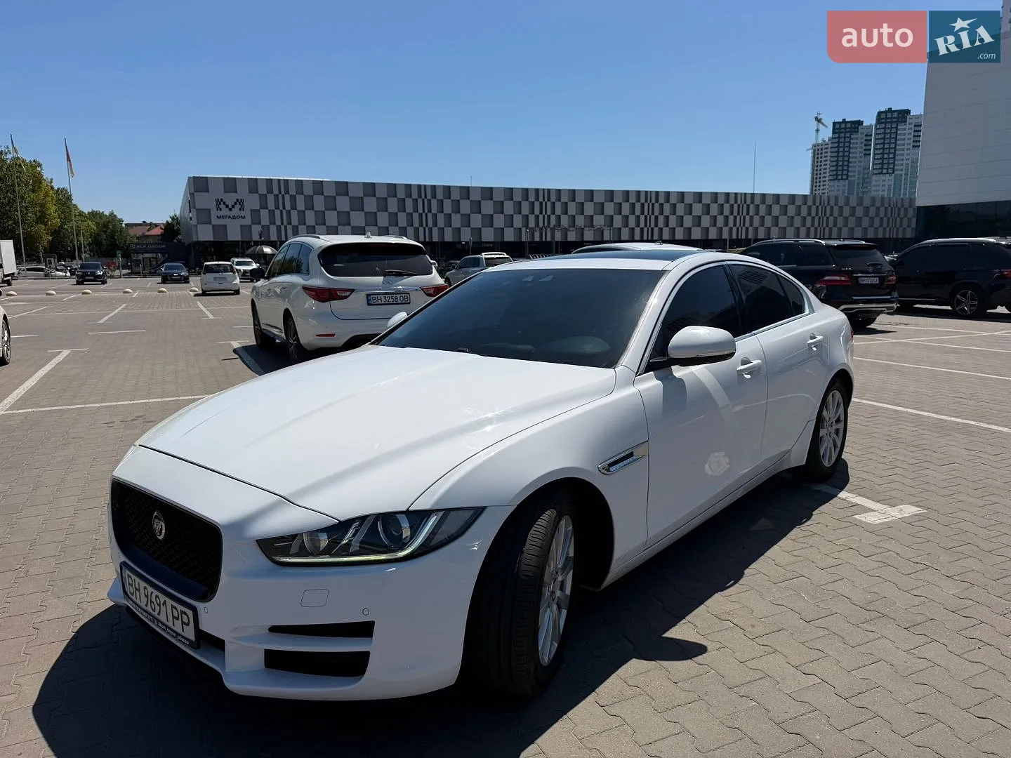 2015 Jaguar XE - мініатюра 4