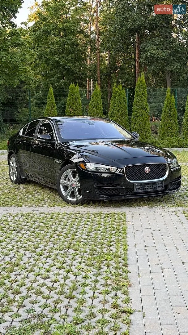 2017 Jaguar XE - мініатюра 2