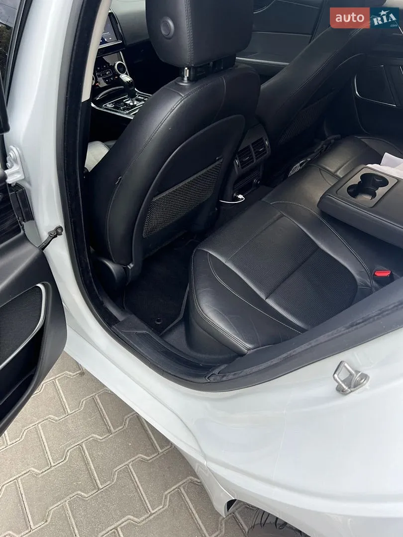 2019 Jaguar XE - мініатюра 21