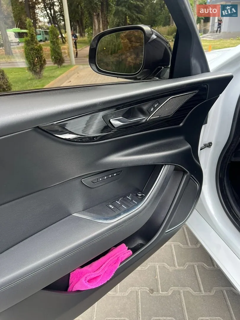2019 Jaguar XE - мініатюра 23
