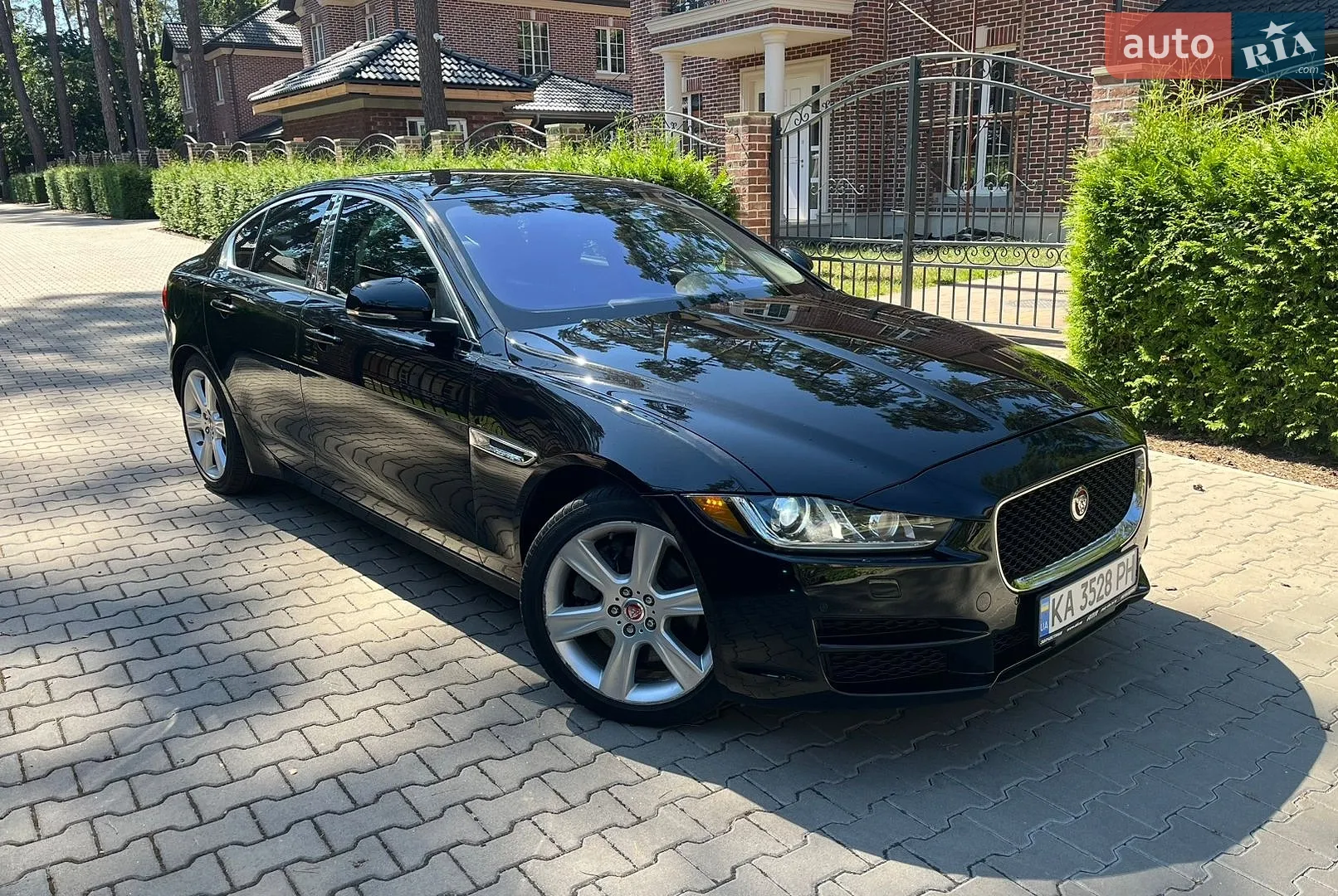 2016 Jaguar XE - мініатюра 9