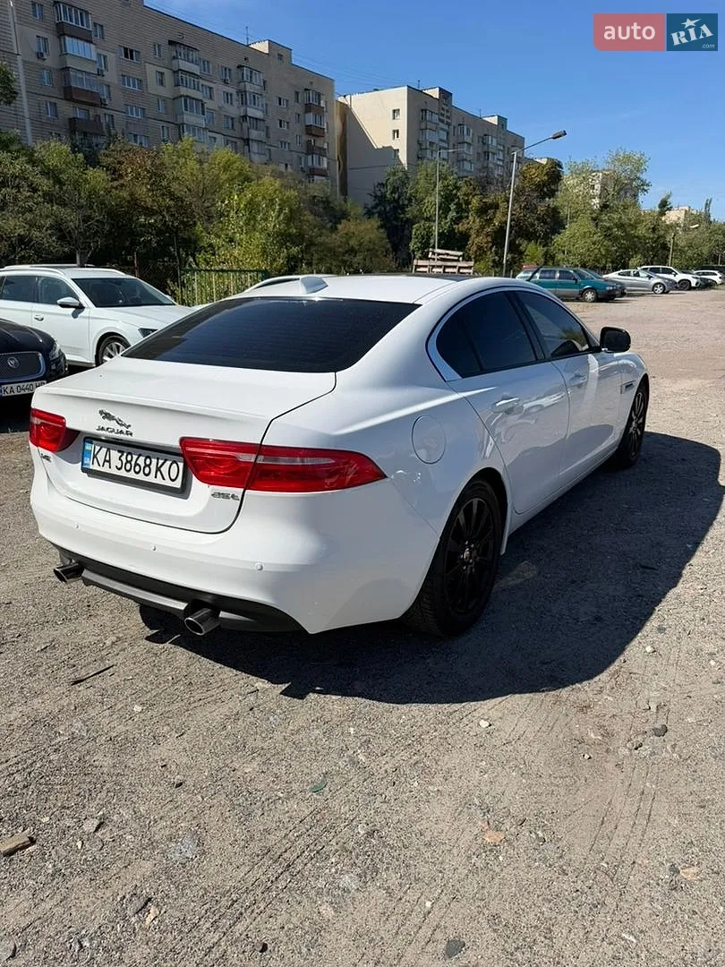 2016 Jaguar XE - мініатюра 4