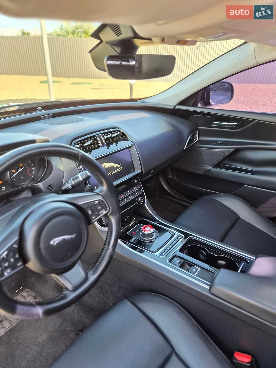 2019 Jaguar XE - мініатюра 16