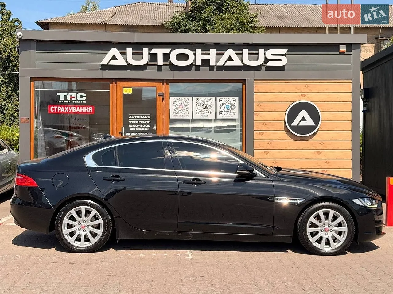 2015 Jaguar XE - мініатюра 4