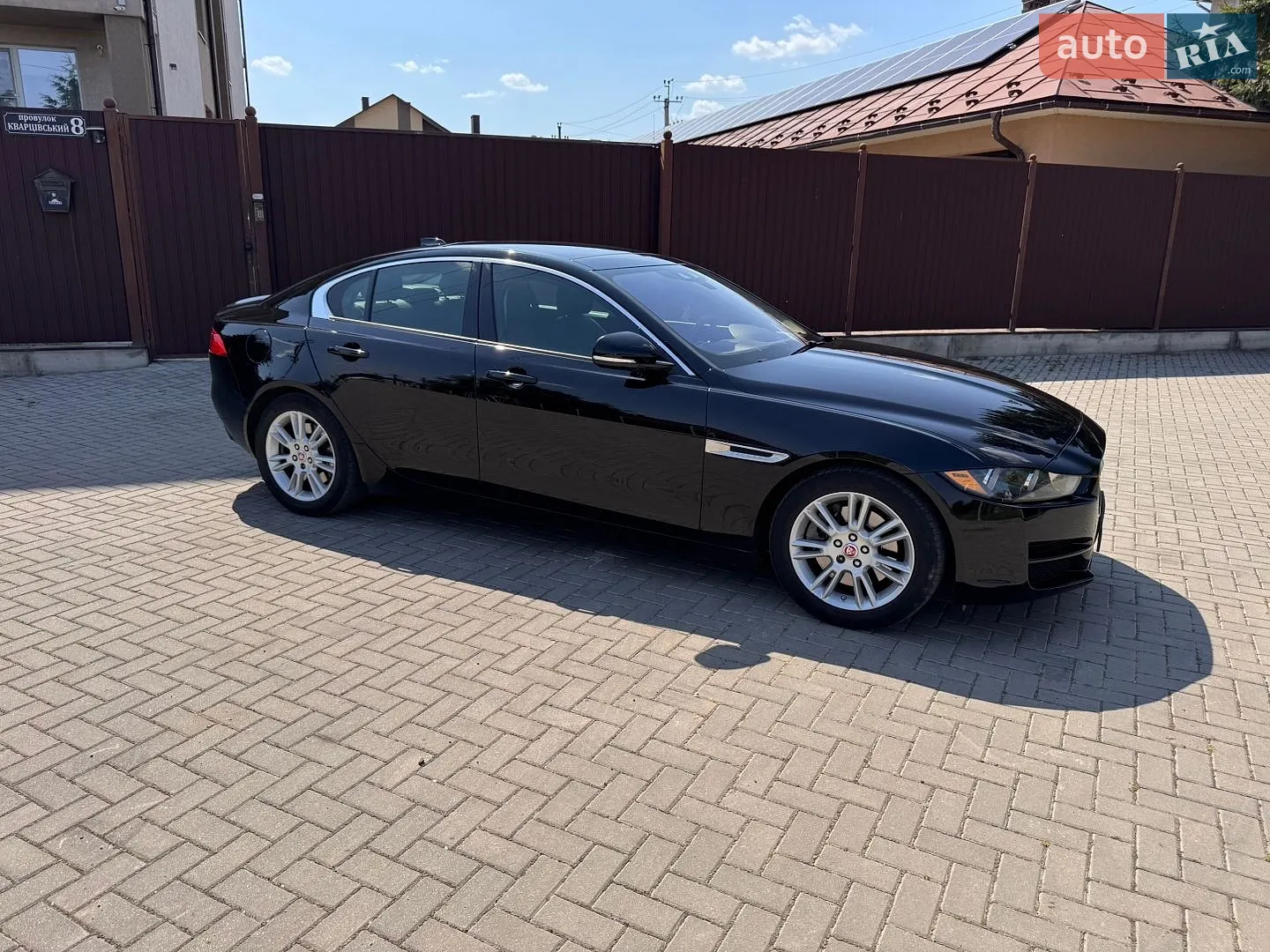 2016 Jaguar XE - мініатюра 2
