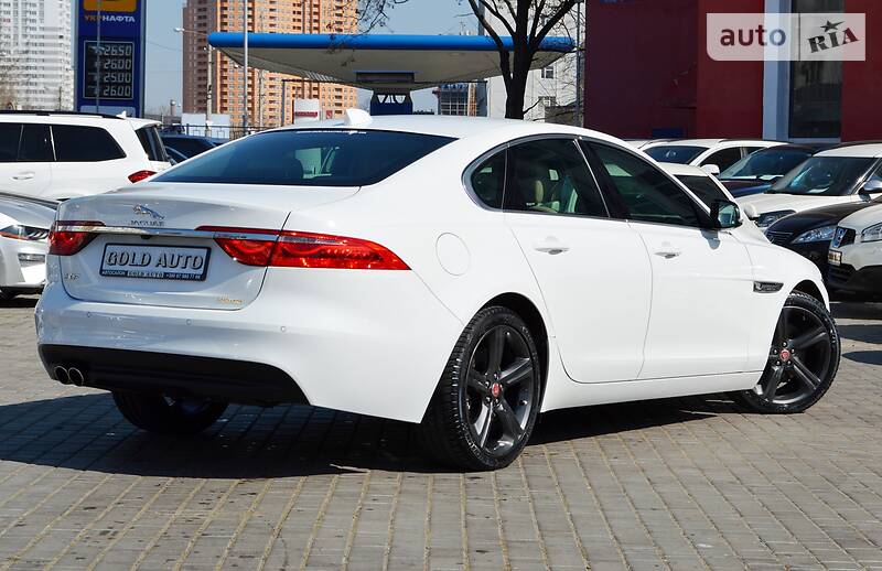 Седан Jaguar XF 2016 в Одесі