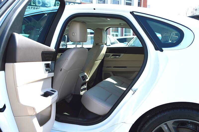 Седан Jaguar XF 2016 в Одесі