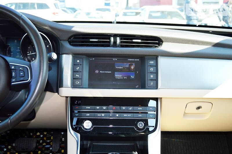 Седан Jaguar XF 2016 в Одесі