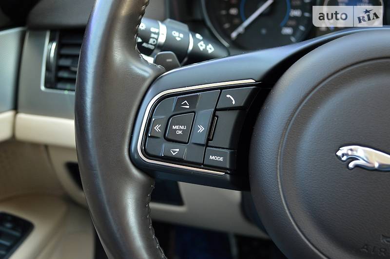 Седан Jaguar XF 2016 в Одесі