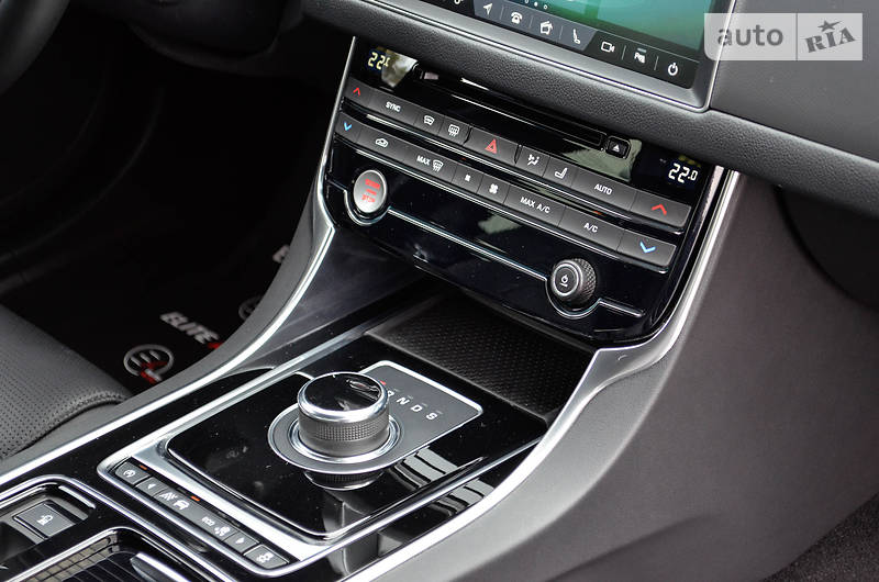 Седан Jaguar XF 2016 в Києві