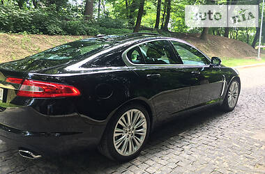 Седан Jaguar XF 2011 в Черновцах