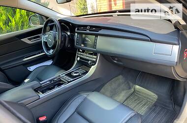 Седан Jaguar XF 2016 в 