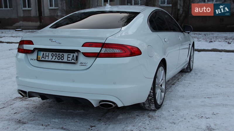 Седан Jaguar XF 2013 в Покровске