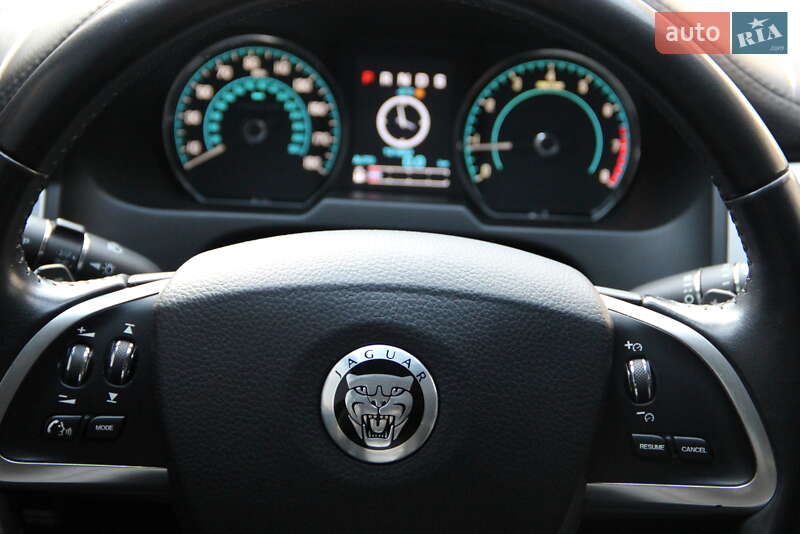 Седан Jaguar XF 2013 в Покровске