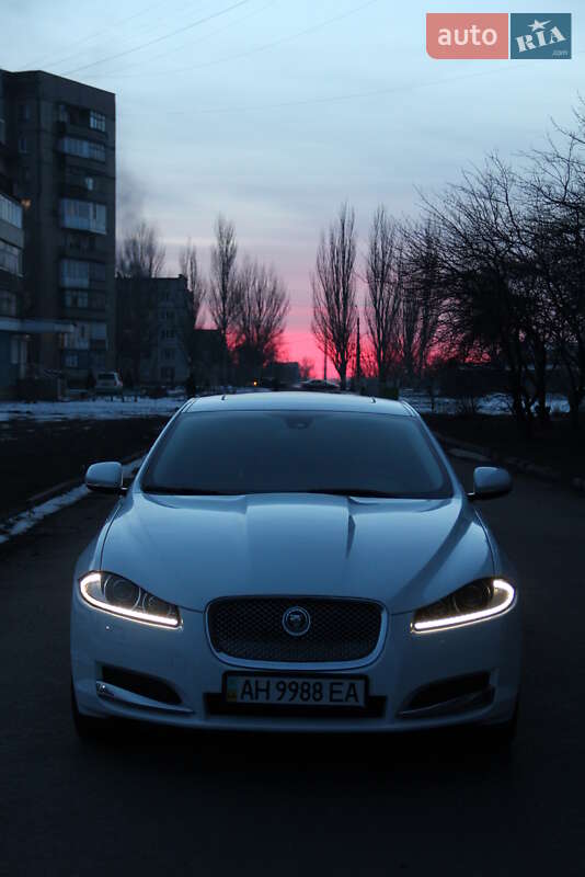 Седан Jaguar XF 2013 в Покровске