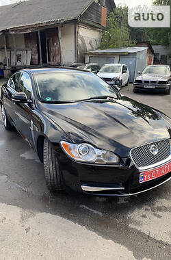 Седан Jaguar XF 2010 в Киверцах