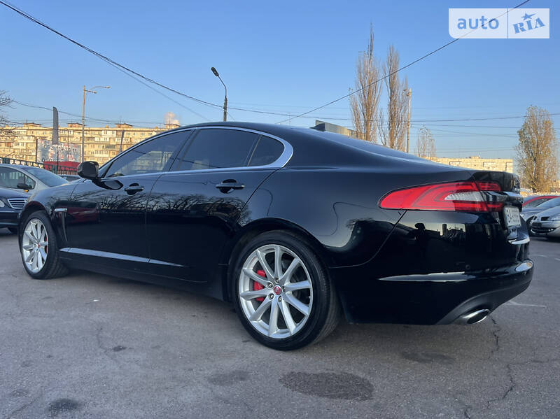 Jaguar XF