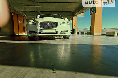 Седан Jaguar XF 2013 в Львове