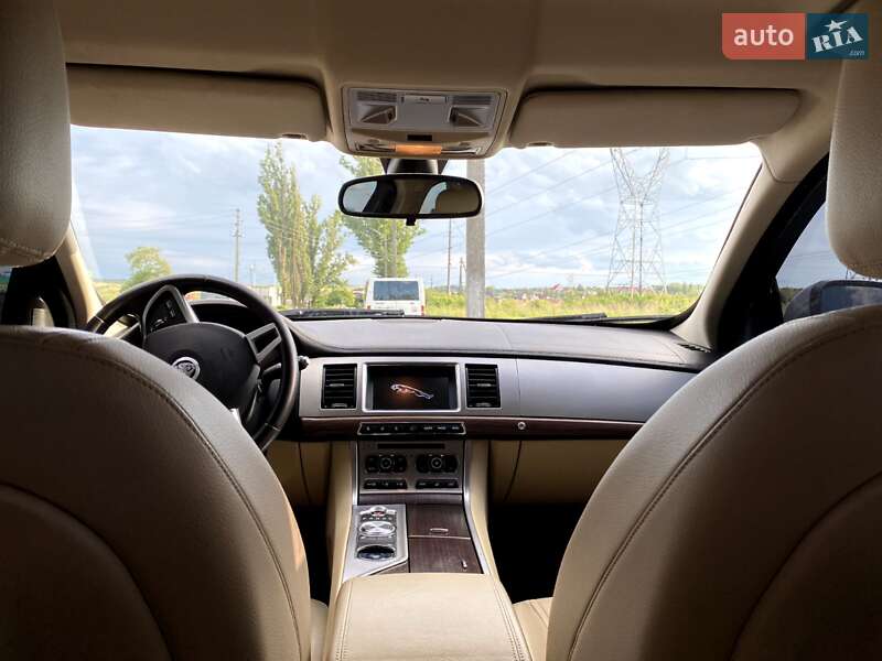 Седан Jaguar XF 2013 в Рівному