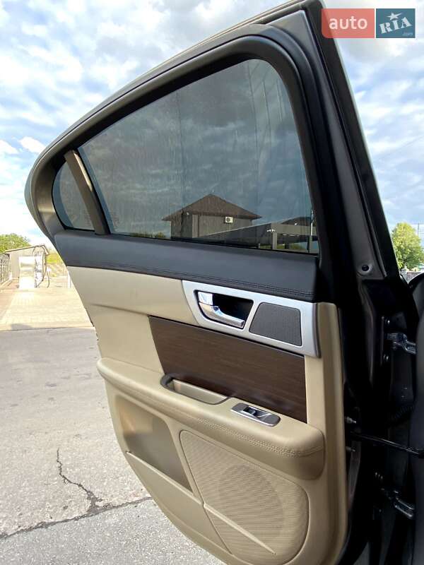 Седан Jaguar XF 2013 в Рівному