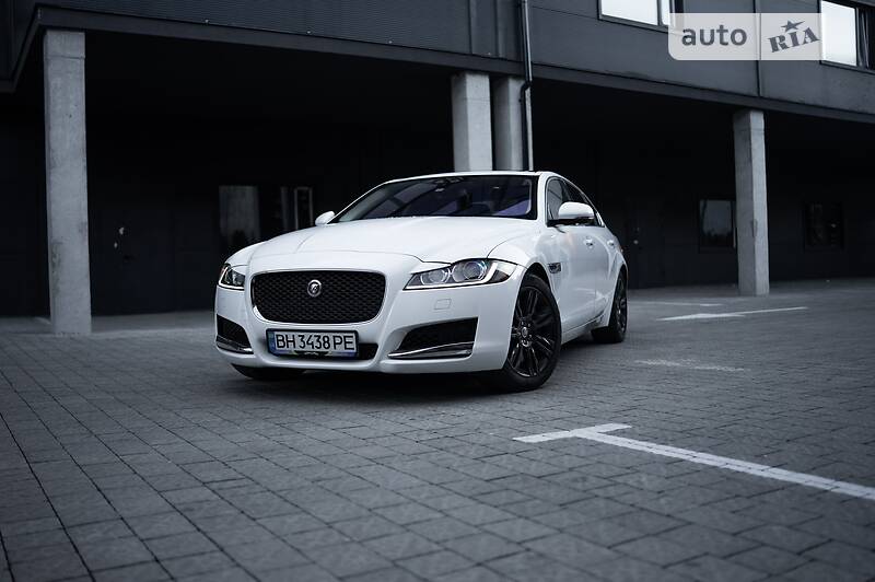 Седан Jaguar XF 2016 в Львове