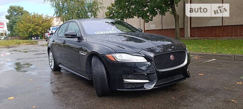 Седан Jaguar XF 2016 в Киеве