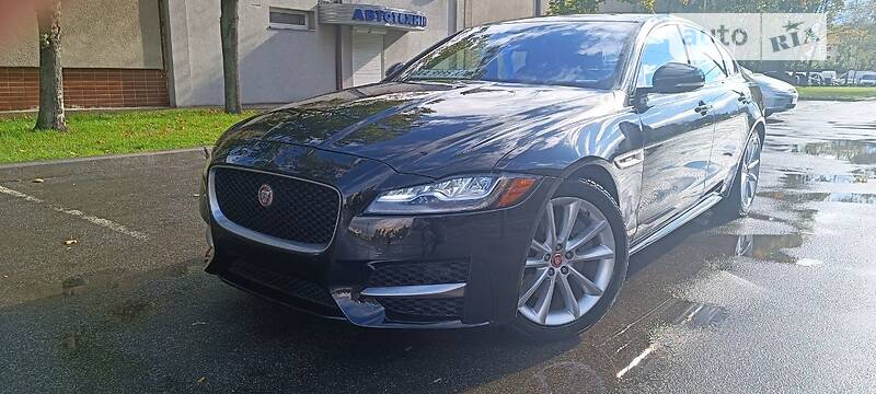 Седан Jaguar XF 2016 в Киеве