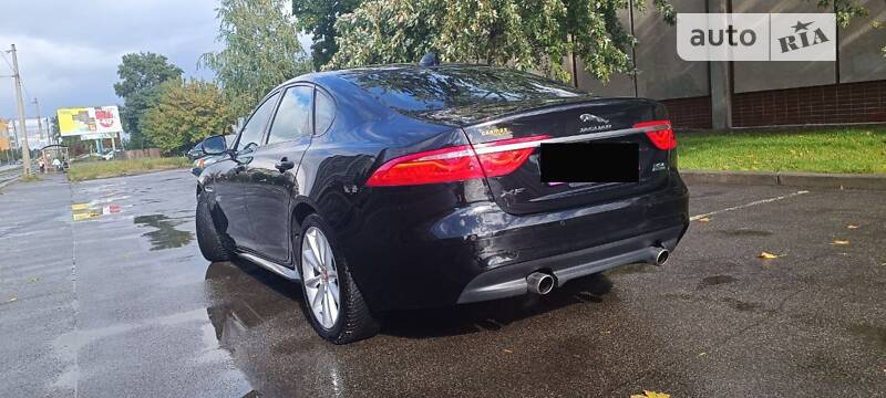 Седан Jaguar XF 2016 в Киеве