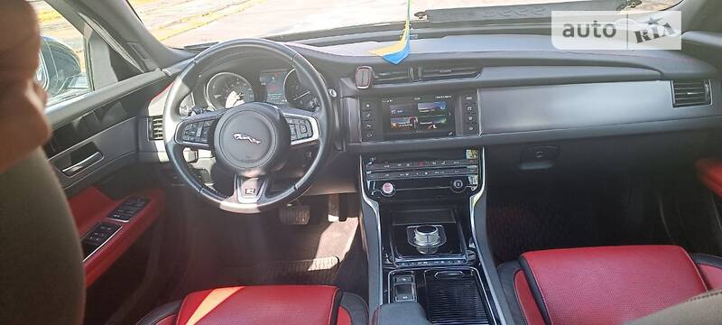 Седан Jaguar XF 2016 в Киеве