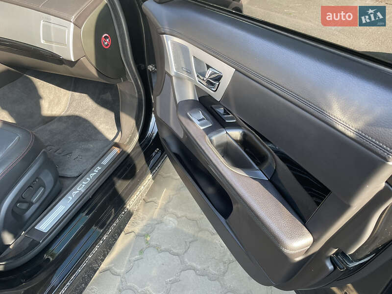Седан Jaguar XF 2015 в Одессе