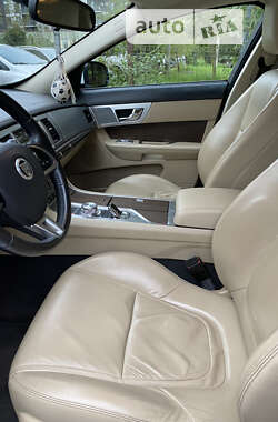 Седан Jaguar XF 2013 в Львові