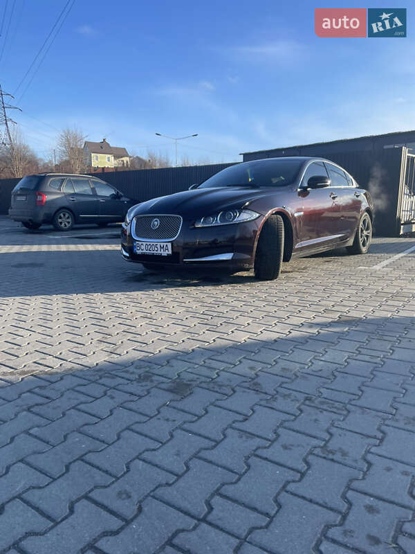 Седан Jaguar XF 2013 в Львове