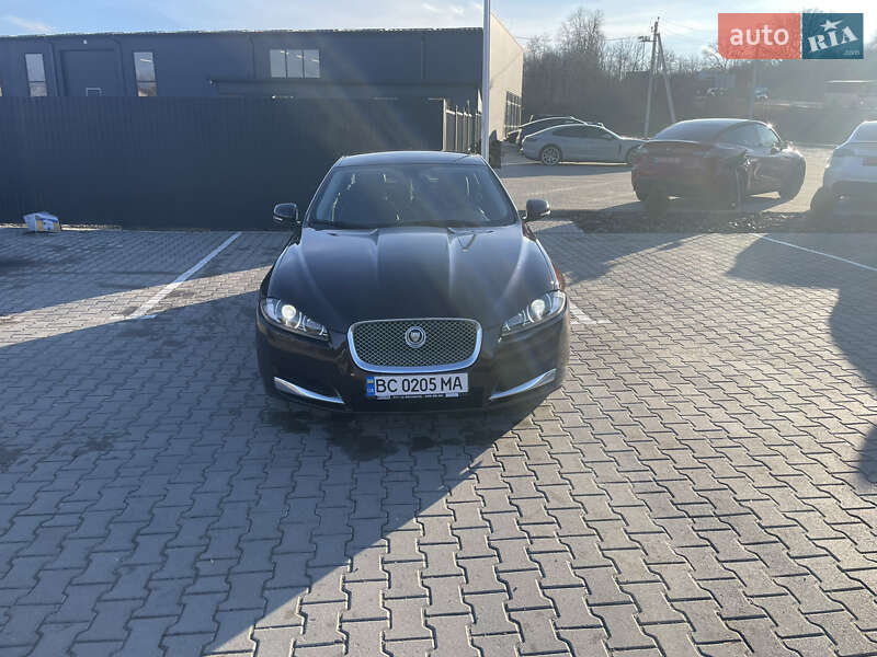 Седан Jaguar XF 2013 в Львове