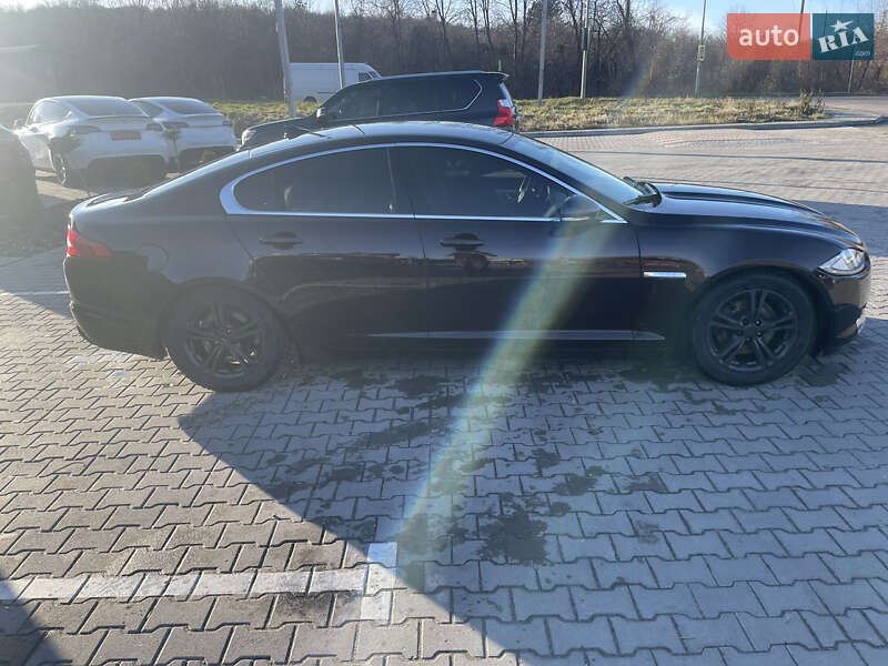 Седан Jaguar XF 2013 в Львове