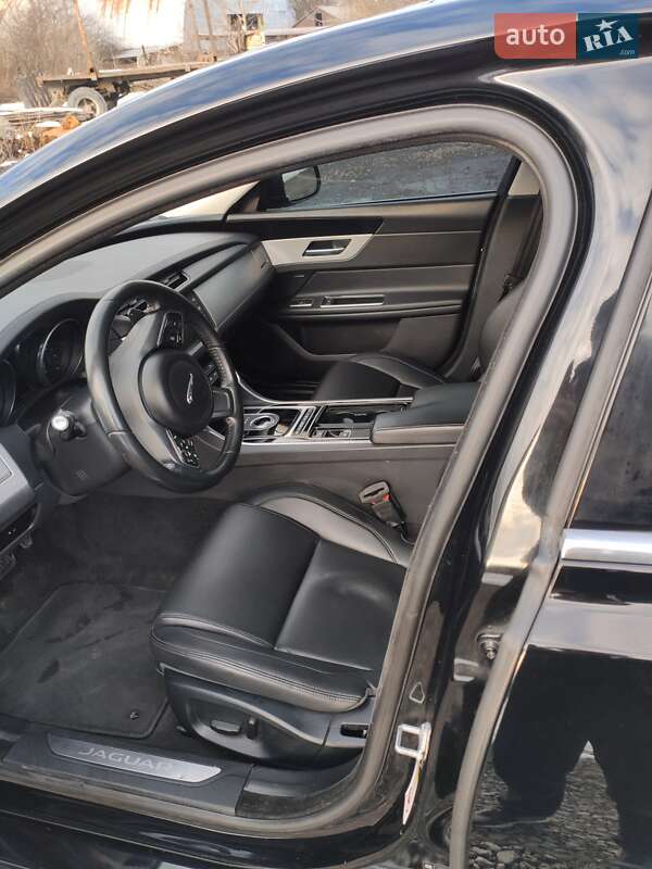 Седан Jaguar XF 2015 в Тячеві