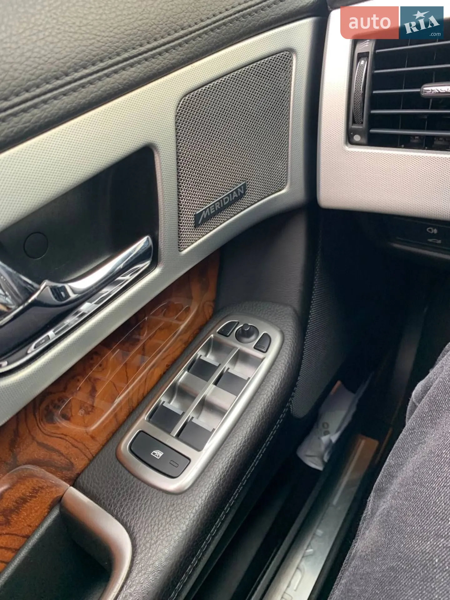 2015 Jaguar XF - мініатюра 21