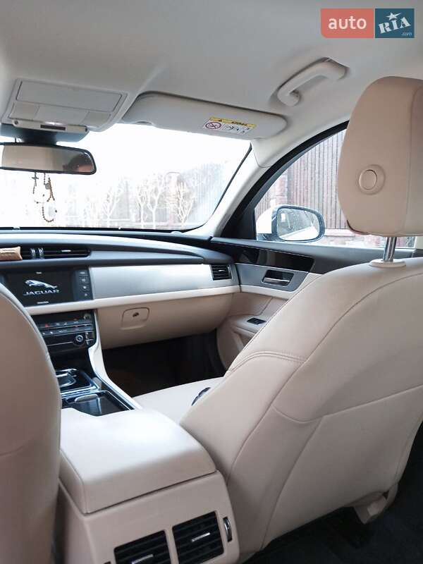 Седан Jaguar XF 2016 в Києві