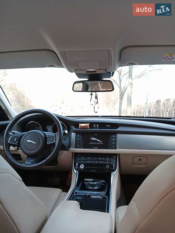 Седан Jaguar XF 2016 в Києві