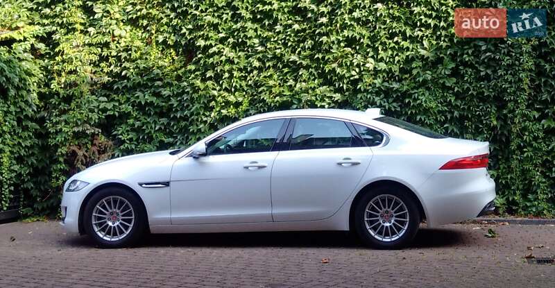 Седан Jaguar XF 2016 в Києві