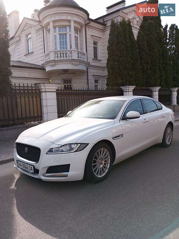 Седан Jaguar XF 2016 в Києві