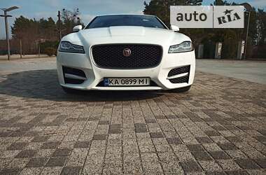 Седан Jaguar XF 2016 в Киеве