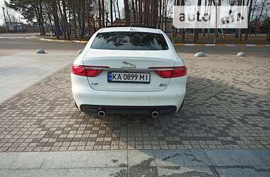 Седан Jaguar XF 2016 в Киеве