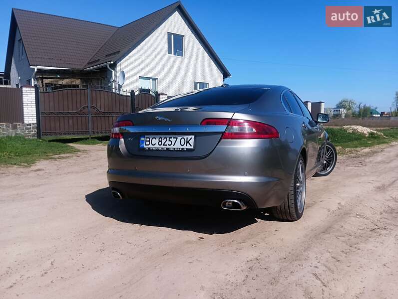 Седан Jaguar XF 2008 в Радомышле