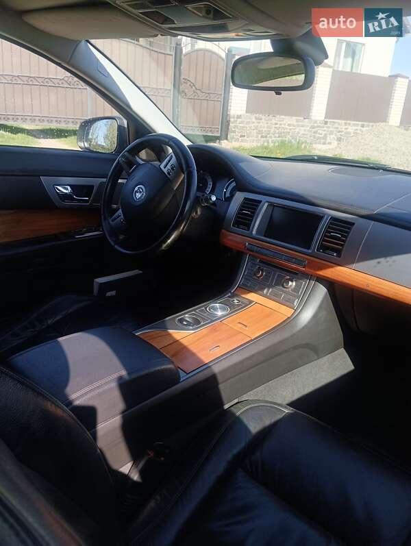 Седан Jaguar XF 2008 в Радомышле