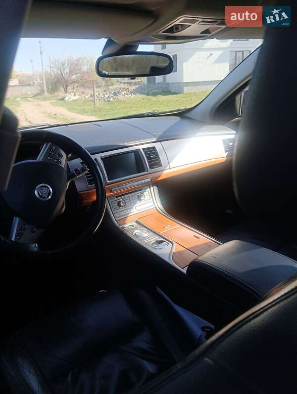 Седан Jaguar XF 2008 в Радомышле