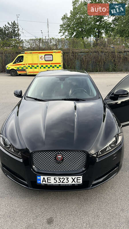 Седан Jaguar XF 2013 в Дніпрі