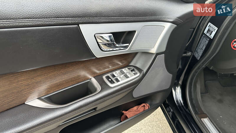Седан Jaguar XF 2013 в Дніпрі