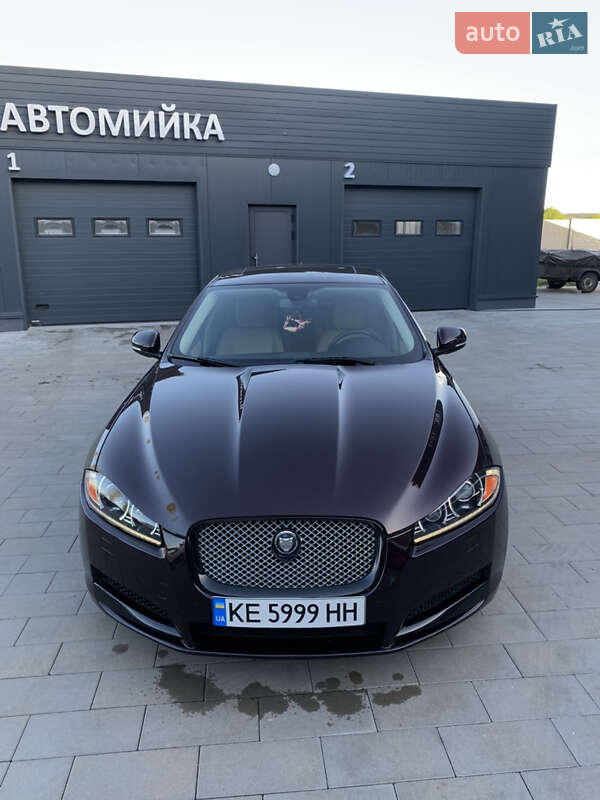 Седан Jaguar XF 2013 в Дніпрі